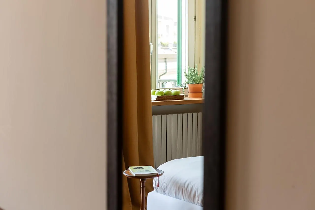 ** Affittacamere Hotel Zebra Naviglio Milano Italia